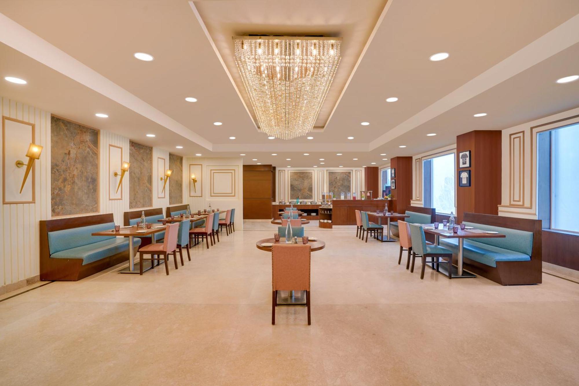 Lemon Tree Hotel, Нойда Экстерьер фото