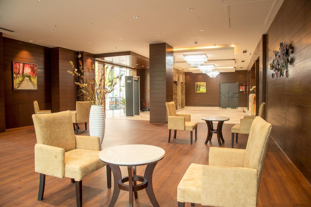 Lemon Tree Hotel, Нойда Экстерьер фото
