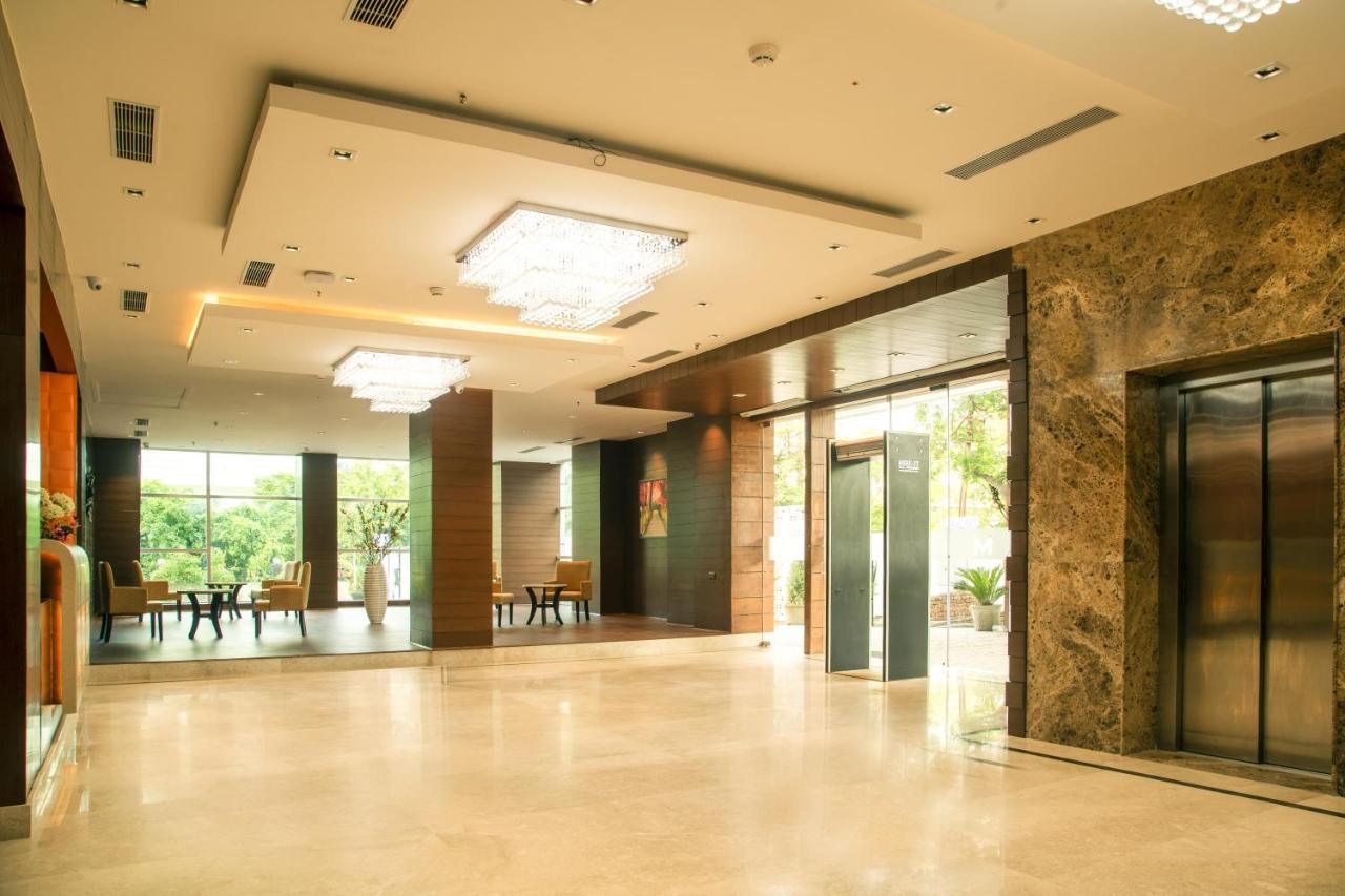Lemon Tree Hotel, Нойда Экстерьер фото