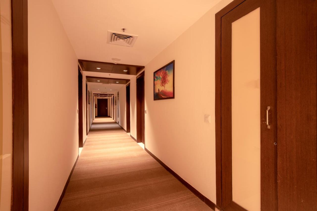 Lemon Tree Hotel, Нойда Экстерьер фото